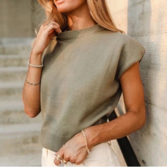 Bohme Stylish Olive Green Sleeveless Sweater - Picture 1 of 5